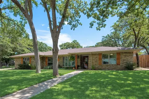 111 Ridgecrest Cir, Denton, TX 76205
