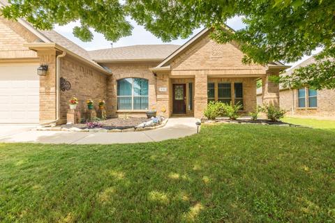 916 Monticello Dr, Burleson, TX 76028