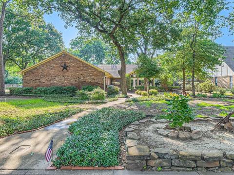 445 Frankie Ln, Lewisville, TX 75057