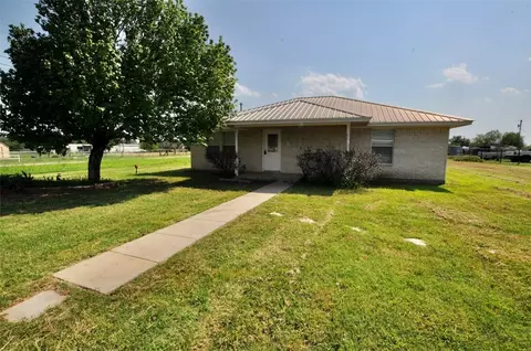 401 N Plum St, Millsap, TX 76066