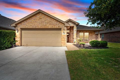 144 Spring Hollow Dr, Saginaw, TX 76131