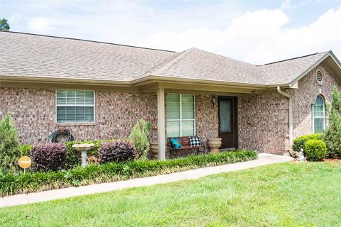 427 Chancellor Dr, Palestine, TX 75803