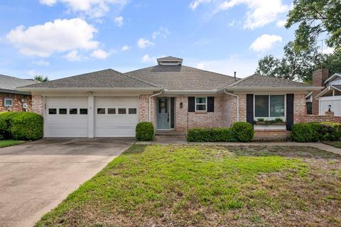 716 Putter Dr, Fort Worth, TX 76112