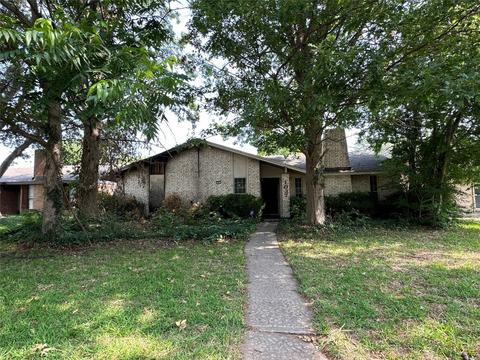 1037 Delores Dr, Garland, TX 75040