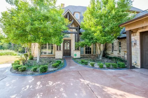 929 Belclaire Cir, Cedar Hill, TX 75104