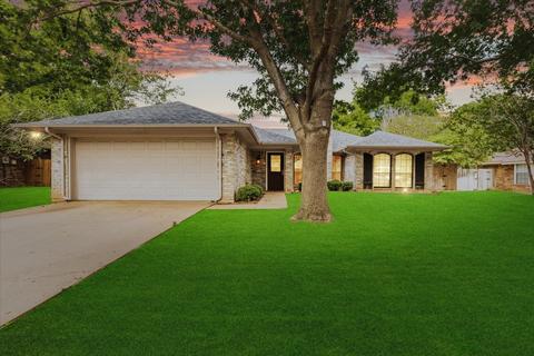 1115 Red Bird Ln, Granbury, TX 76048
