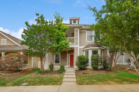 2004 Rodgers Ln, Aubrey, TX 76227