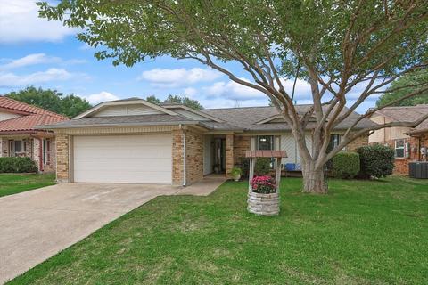 6413 Green Ridge Dr, Watauga, TX 76148