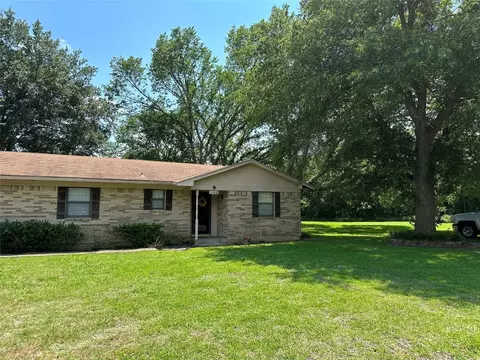 1106 S Patterson St, Campbell, TX 75422