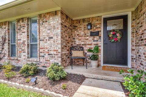 2105 Southmoor Dr, Carrollton, TX 75006