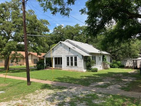 249 S Houston St, De Leon, TX 76444