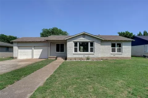 7067 Hardisty St, Richland Hills, TX 76118
