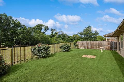 649 Creekview Dr, Azle, TX 76020