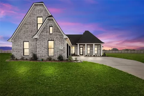587 Corinth Cir, Bossier City, LA 71111