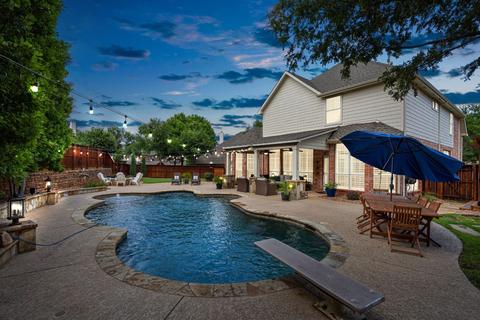 1098 Metalmark Ct, Lantana, TX 76226