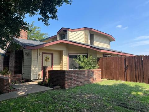 1107 Royalcrest Dr, Arlington, TX 76017