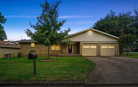1015 Turner St, Cleburne, TX 76033