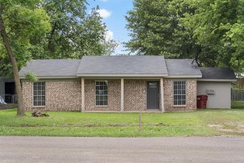 320 Faucett St, Blossom, TX 75416