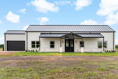 761 Moseley Rd, Ennis, TX 75119