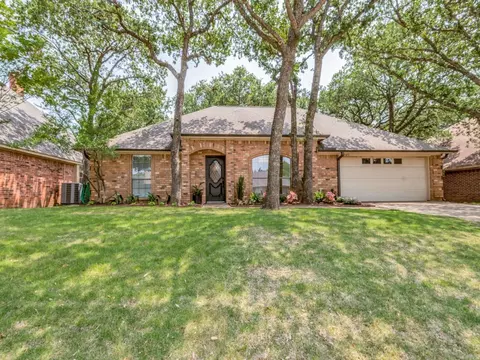 2129 N Aspenwood Dr, Grapevine, TX 76051