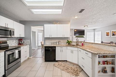 8105 Cloverglen Ln, Fort Worth, TX 76123