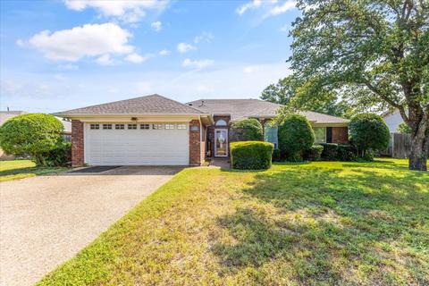 1207 Stonelake Dr, Cleburne, TX 76033