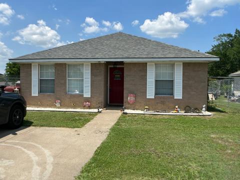 304 Allen Ave, Bonham, TX 75418