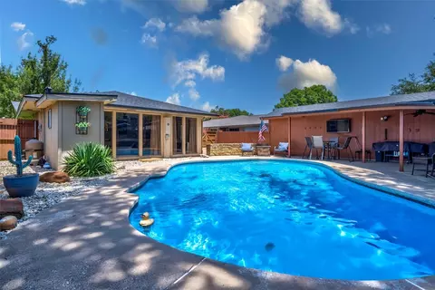 1616 Lexington Pl, Bedford, TX 76022
