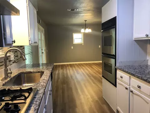 907 Collin Dr, Euless, TX 76039 photo 5