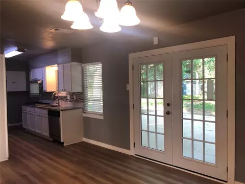 907 Collin Dr, Euless, TX 76039 photo 2