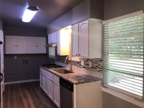 907 Collin Dr, Euless, TX 76039 photo 12