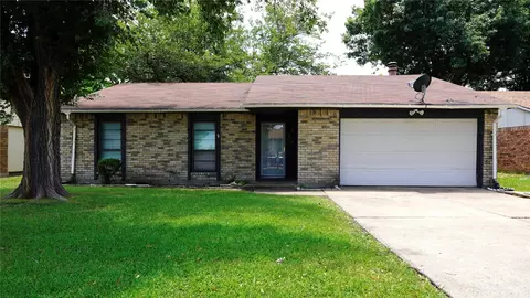 216 Rockcrest Dr, Mesquite, TX 75150