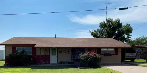 304 S Leavit St, Weinert, TX 76388
