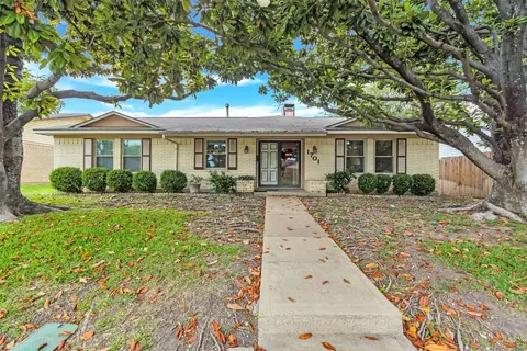 1701 Bobbie Ln, Garland, TX 75042