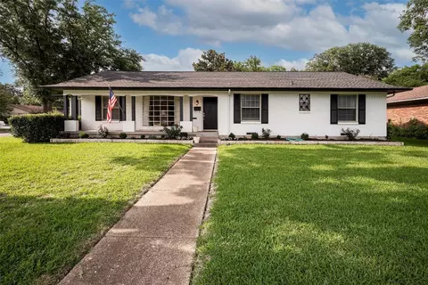 3307 Portlock Dr, Farmers Branch, TX 75234