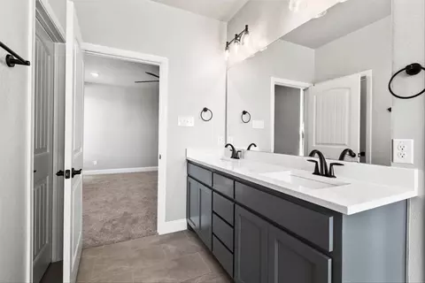 Bath - 1185 Sanger Dr, Springtown, TX 76082 photo 4 of 5