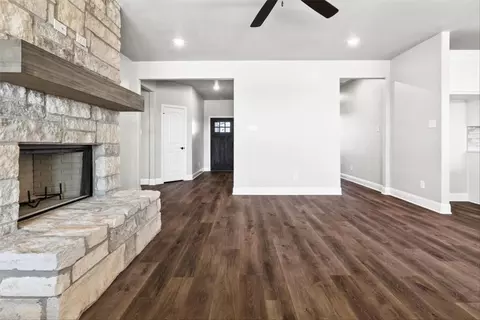 Living - 1185 Sanger Dr, Springtown, TX 76082 photo 2 of 4