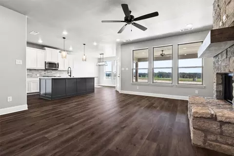 Kitchen - 1185 Sanger Dr, Springtown, TX 76082 photo 6 of 6