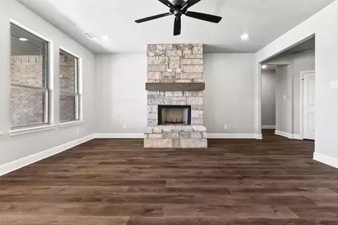 Living - 1185 Sanger Dr, Springtown, TX 76082 photo 3 of 4