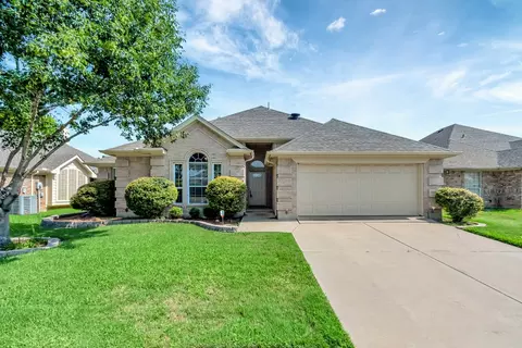 8416 Emerald Cir, North Richland Hills, TX 76180