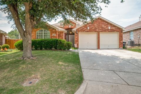6713 Day Dr, Fort Worth, TX 76132