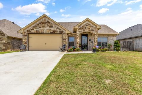3209 White Horse Dr, Granbury, TX 76049