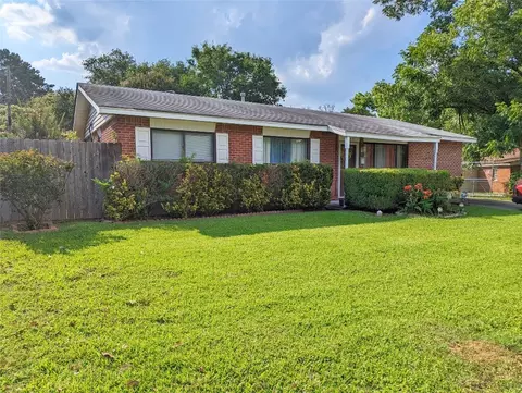 9072 Hawthorne Dr, Shreveport, LA 71118