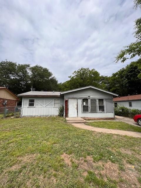 1314 S Rockwall Ave, Terrell, TX 75160