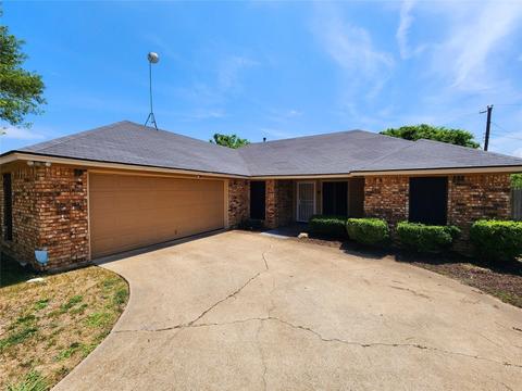 1305 Mockingbird Ln, Desoto, TX 75115
