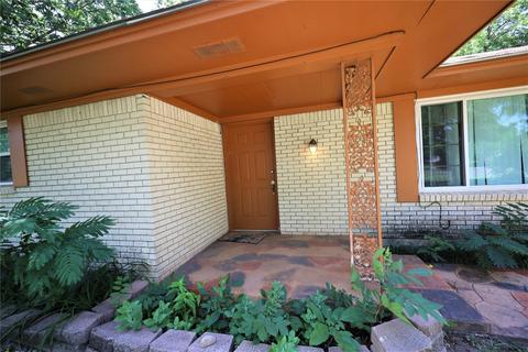 101 Clearman St, Krum, TX 76249