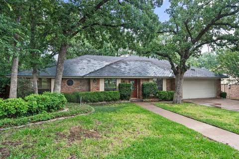 4115 Three Oaks Dr, Arlington, TX 76016
