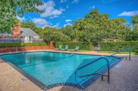 1097 Roaring Springs Rd, Fort Worth, TX 76114
