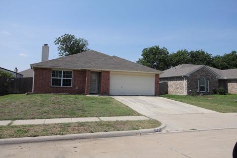 429 Cambridge Dr, Saginaw, TX 76179