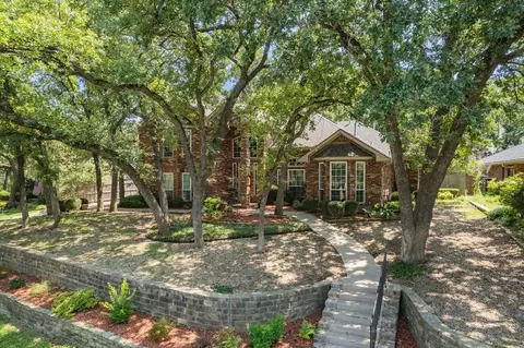 2720 N Buttermilk Dr, Arlington, TX 76006